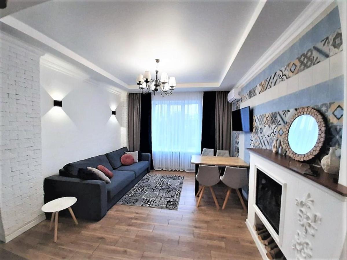 2 Bdr Apartment Near Gorky Park, Center Charkiw Exterior foto
