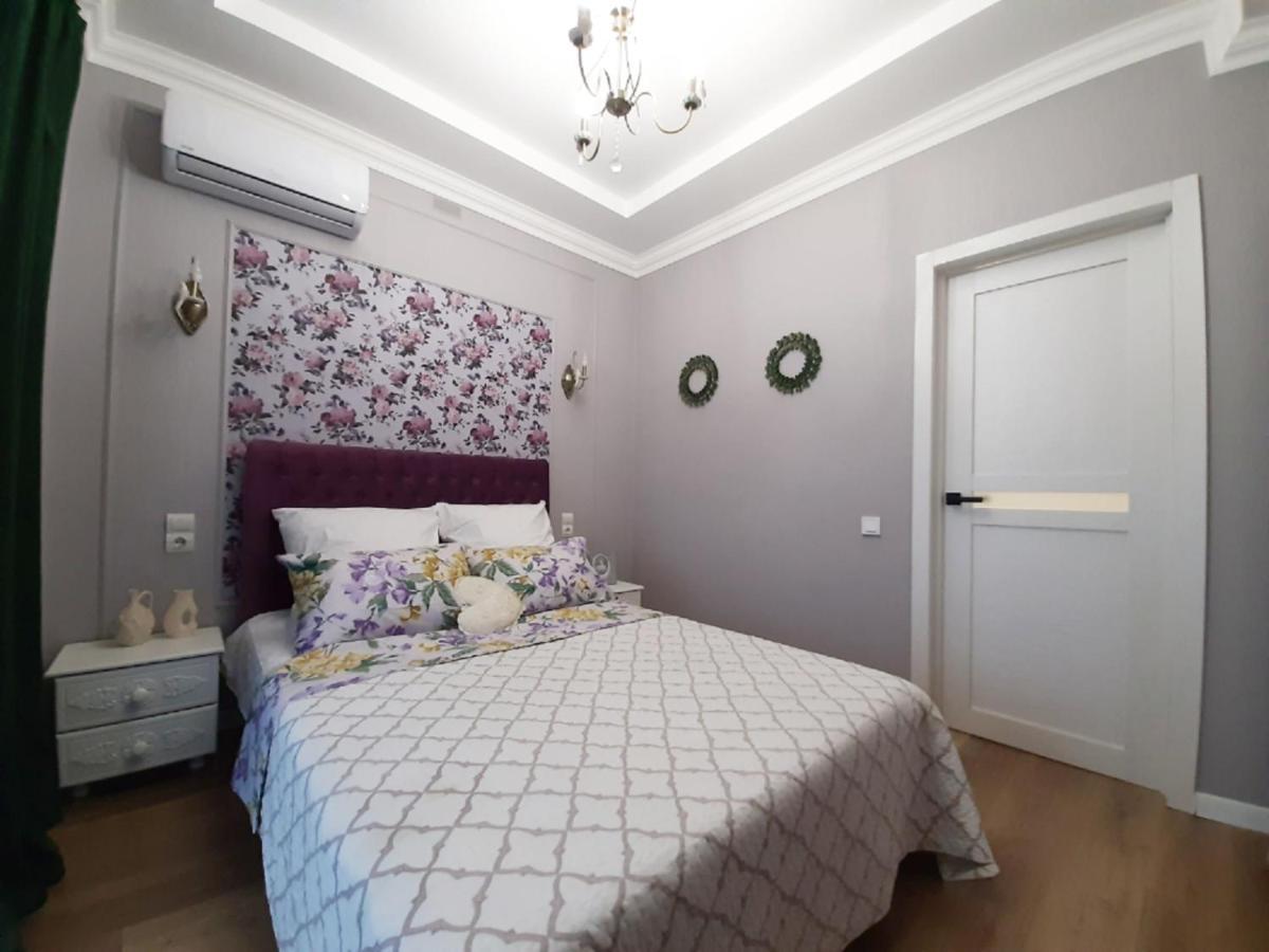 2 Bdr Apartment Near Gorky Park, Center Charkiw Exterior foto