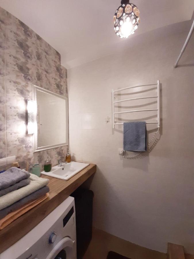 2 Bdr Apartment Near Gorky Park, Center Charkiw Exterior foto