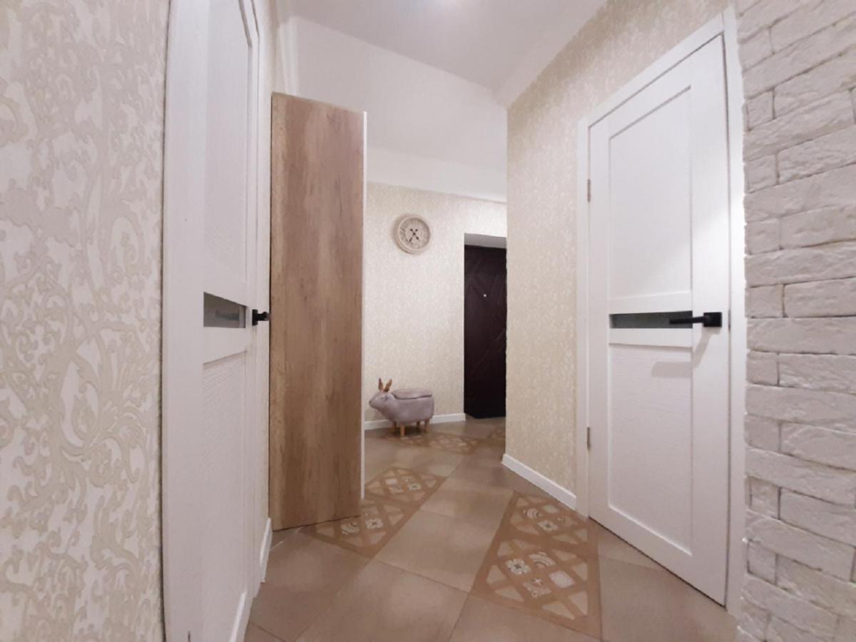 2 Bdr Apartment Near Gorky Park, Center Charkiw Exterior foto