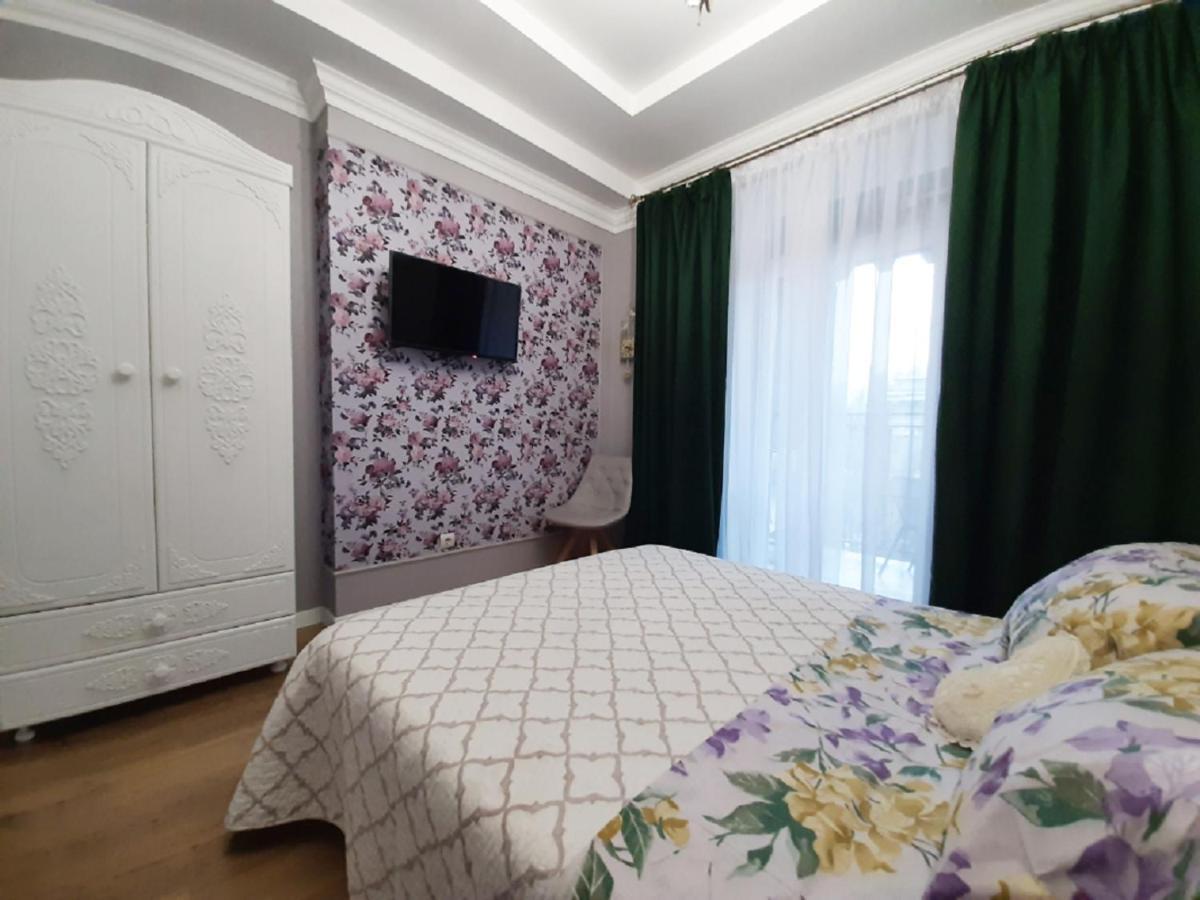 2 Bdr Apartment Near Gorky Park, Center Charkiw Exterior foto